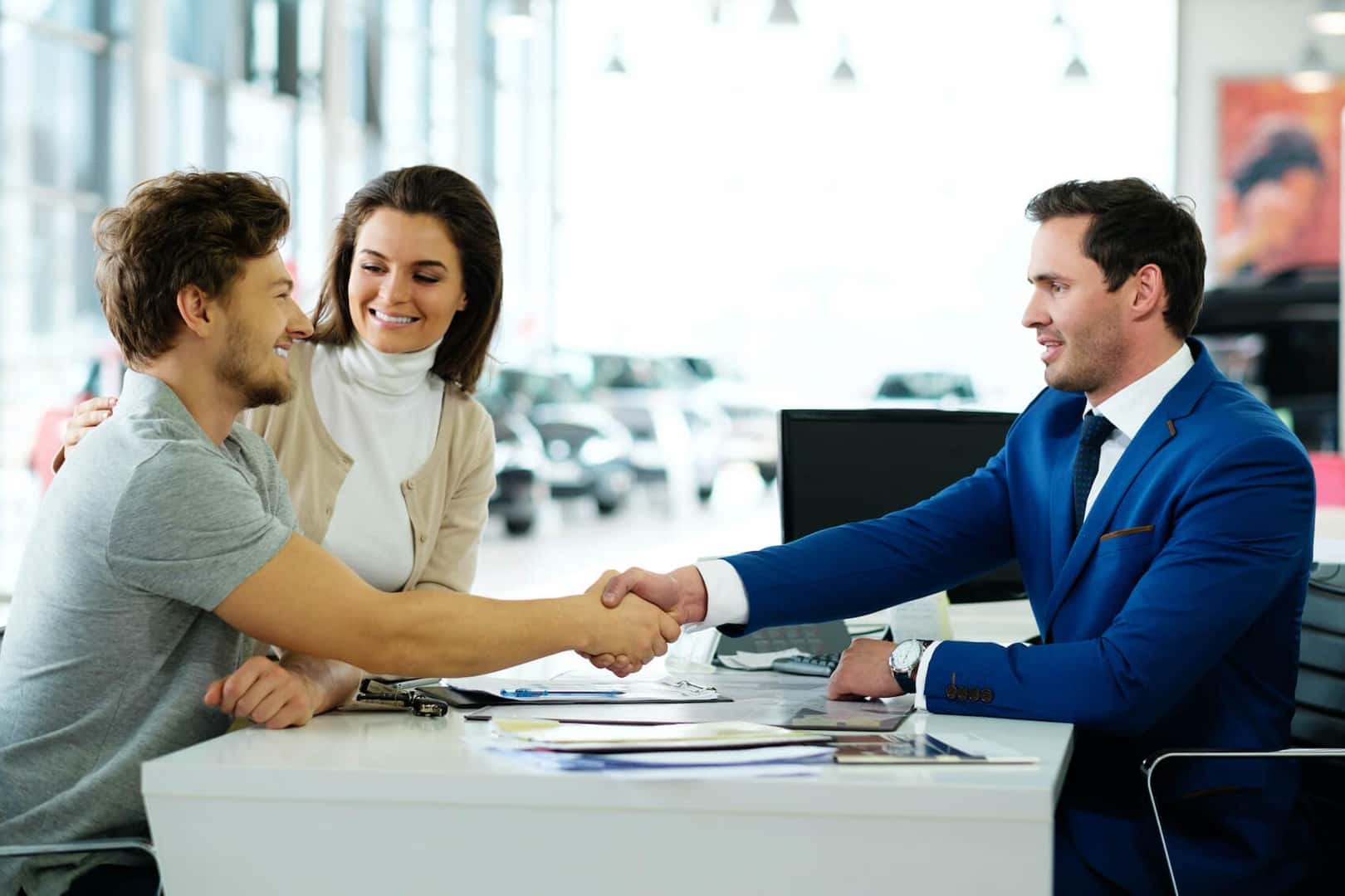 couple buying a car from acura dealership