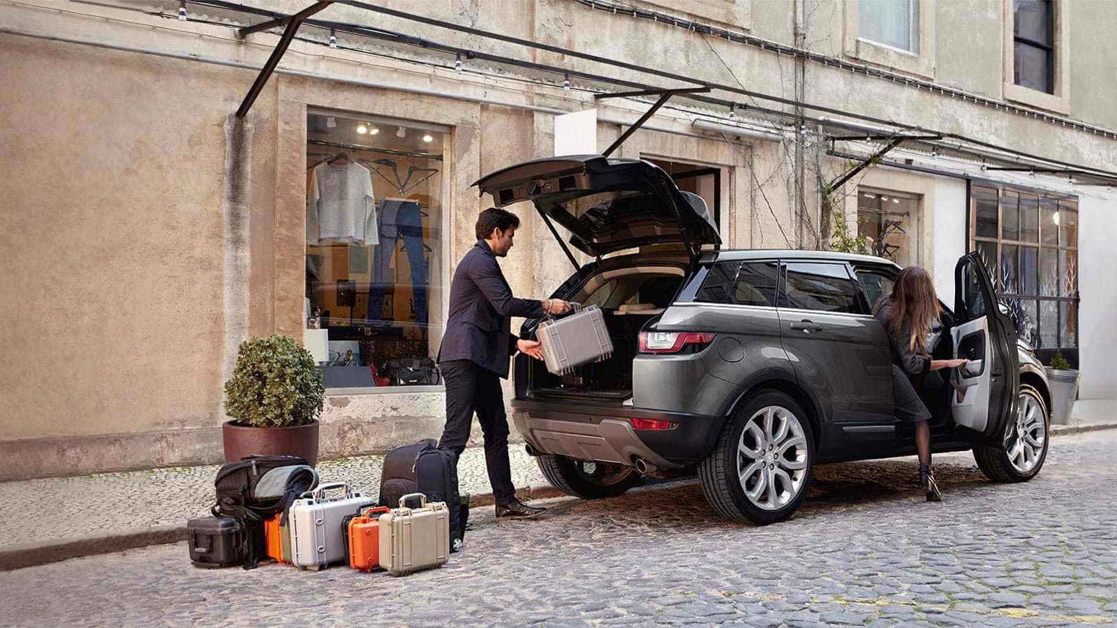 https://di-uploads-pod8.dealerinspire.com/landroversantafegroup1automotive/uploads/2017/08/2017-range-rover-evoque-4.jpg
