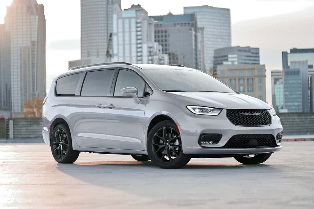 2023 pacifica van
