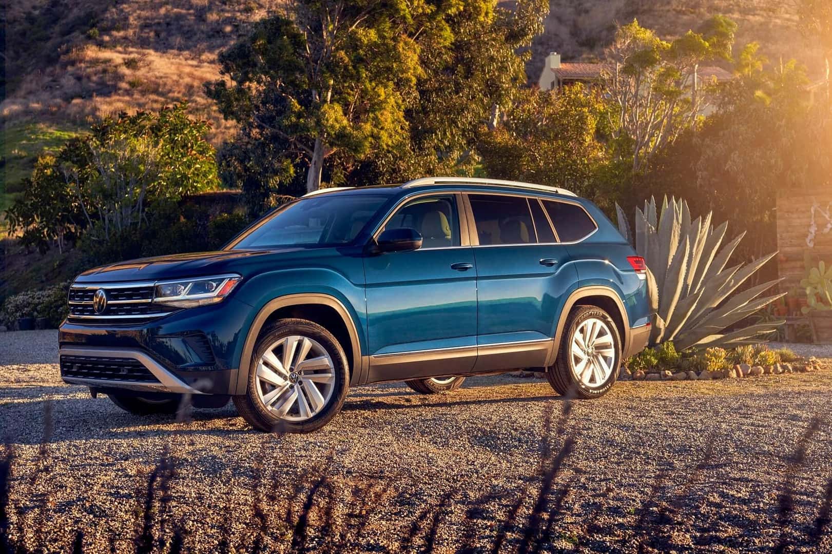 2021 Volkswagen Atlas SEL 4MOTION Tourmaline Blue Parked